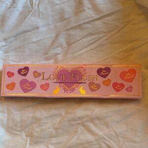 Too Faced Love Flush Heart Palette - Pink and Gold